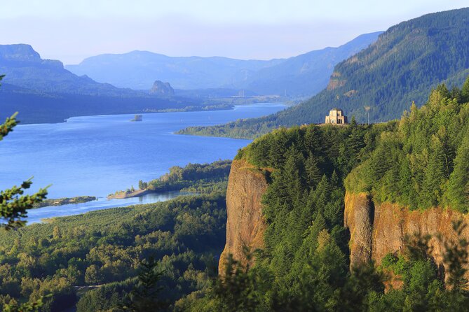 7 Wonders of the Gorge 3.5-hour Jetboat Cruise - Portland Jetboat Energy: A Gorge Cruise That Feels Like Motion