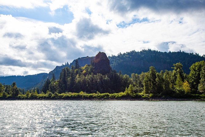 7 Wonders of the Gorge 3.5-hour Jetboat Cruise - Multnomah Falls from the Columbia: Tall Water, Quick Glance