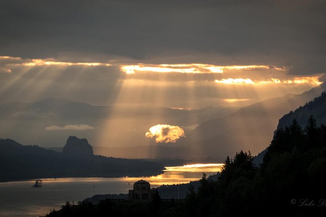 Columbia Gorge Waterfalls & Wineries from Portland: All-Inclusive Afternoon Tour - Guides make or break the vibe: naturalist storytelling in plain English