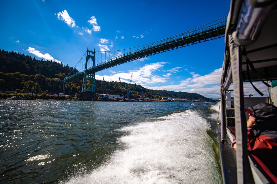 From Portland: 7 Wonders of the Gorge Jetboat Cruise - From SE Caruthers Street to the river: what the start feels like