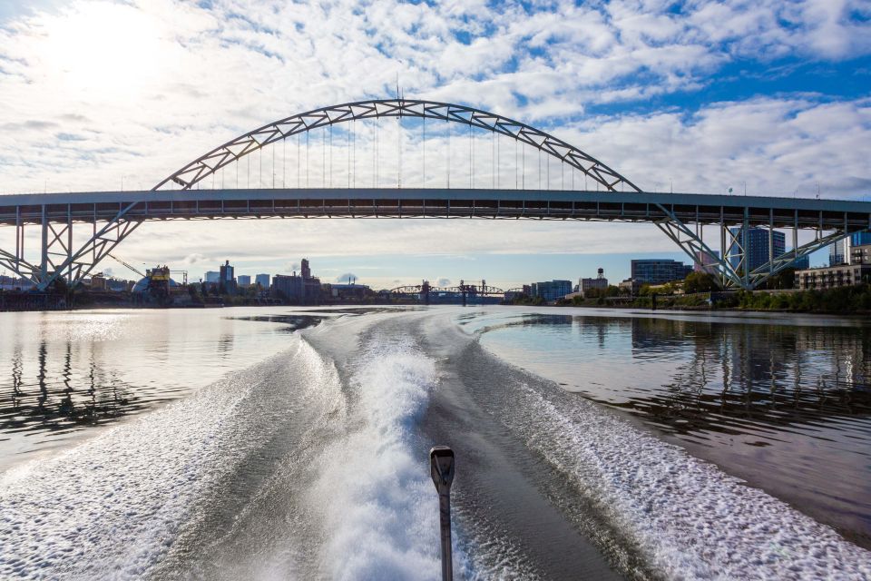 From Portland: 7 Wonders of the Gorge Jetboat Cruise - Multnomah Falls from the Columbia: why seeing it from water hits different
