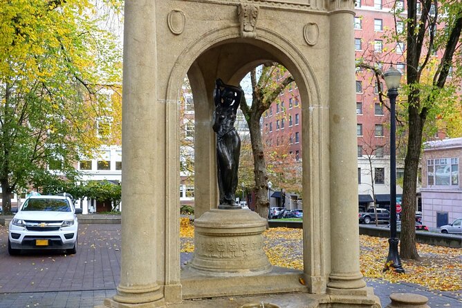 Portland (Downtown) Scavenger Hunt & Self-Guided Tour - Stop 2: Portlandia and the payoff of paying attention