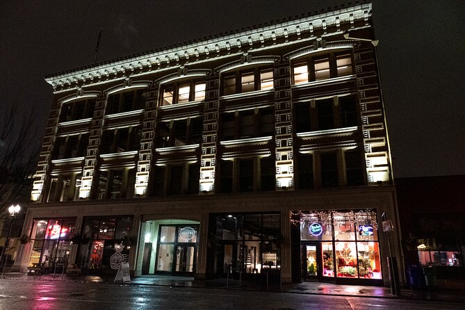 Portland: Ghosts Boos and Booze Haunted Pub Crawl - Kell’s Irish Pub: The Stop That Converts Skeptics