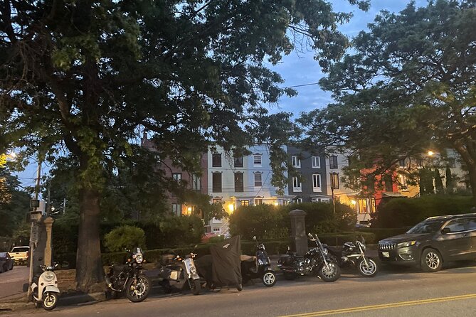 Walk With Ghosts in Portland - Stop 1: Our Lady of Victories and the Monument Square glow