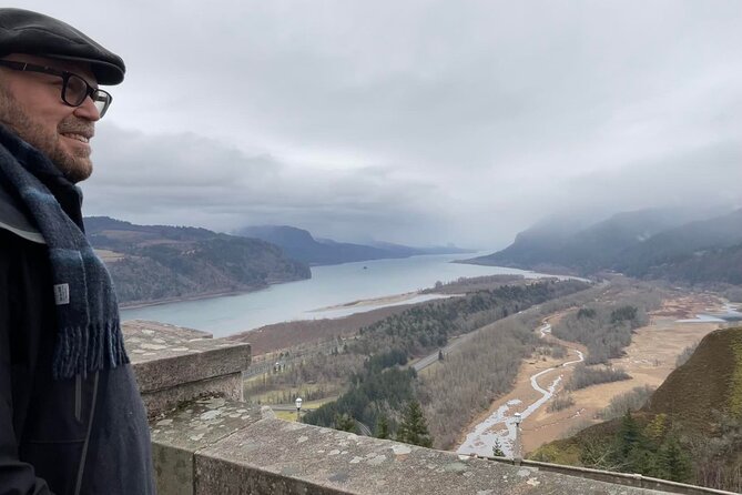 Wonderful Waterfalls: A Columbia River Gorge Tour - Vista House at Crown Point: 1917 Architecture and Local Shopping