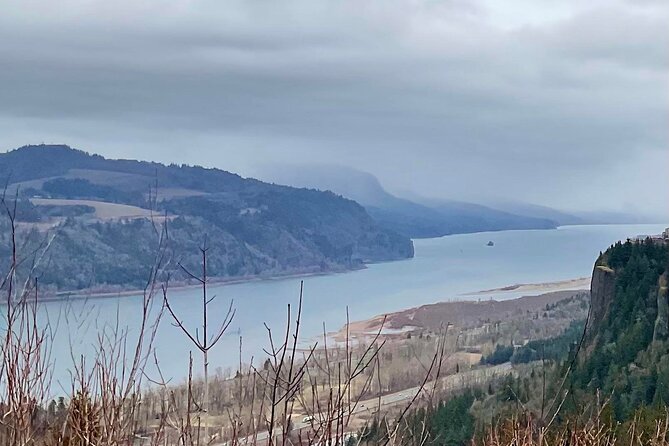Wonderful Waterfalls: A Columbia River Gorge Tour - Latourell Falls: A Short, Easy Walk to the Rock Backdrop